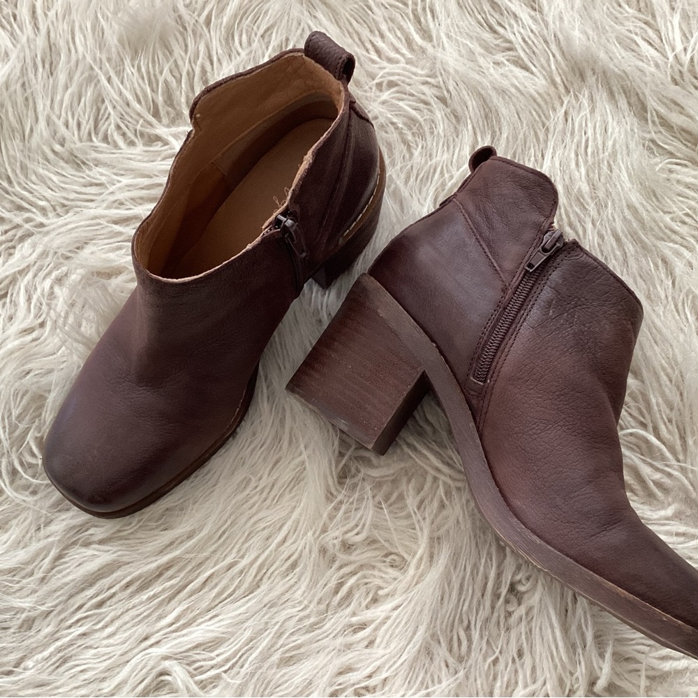 Crown vintage Hashel Dark Brown Ankle Booties size 9, 3” heel.